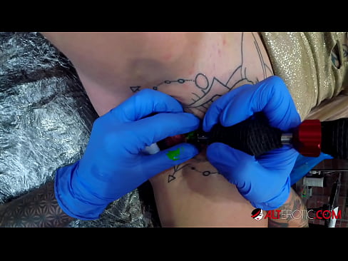 ❤️ Sully Savage, o bunăciune extrem de tatuată, și-a făcut un tatuaj pe clitorisul ei ❤  at ro.onetubes.top ﹏