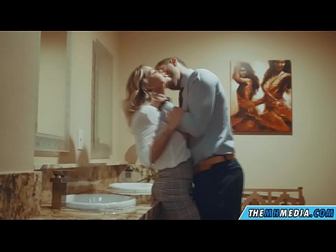 ❤️ Când o blondă cu sânii mari te seduce într-o toaletă publică ❤  at ro.onetubes.top ﹏